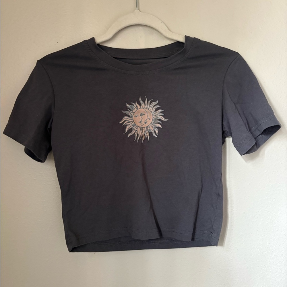 SHEIN Charcoal Gray Sun Graphic Crop Top